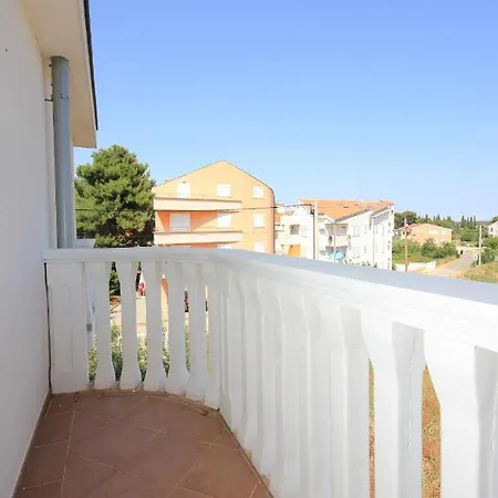 Appartamento 8215a Pašman